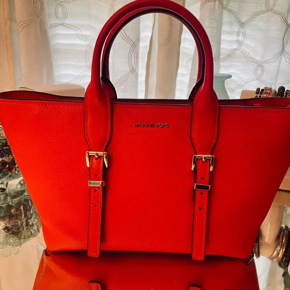 😎 NWT Michael Kors Moore Small Satchel. Genuine Leather. A POP of Spring Color! - Picture 5 of 6